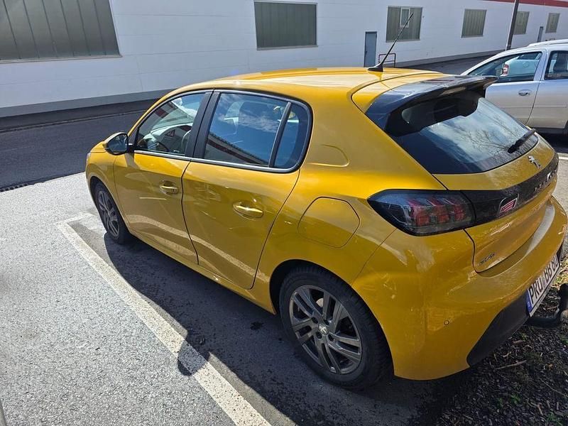 Gebraucht Peugeot 208 Active 101 PS (74 kW) 2021 Gelb Kleinwagen