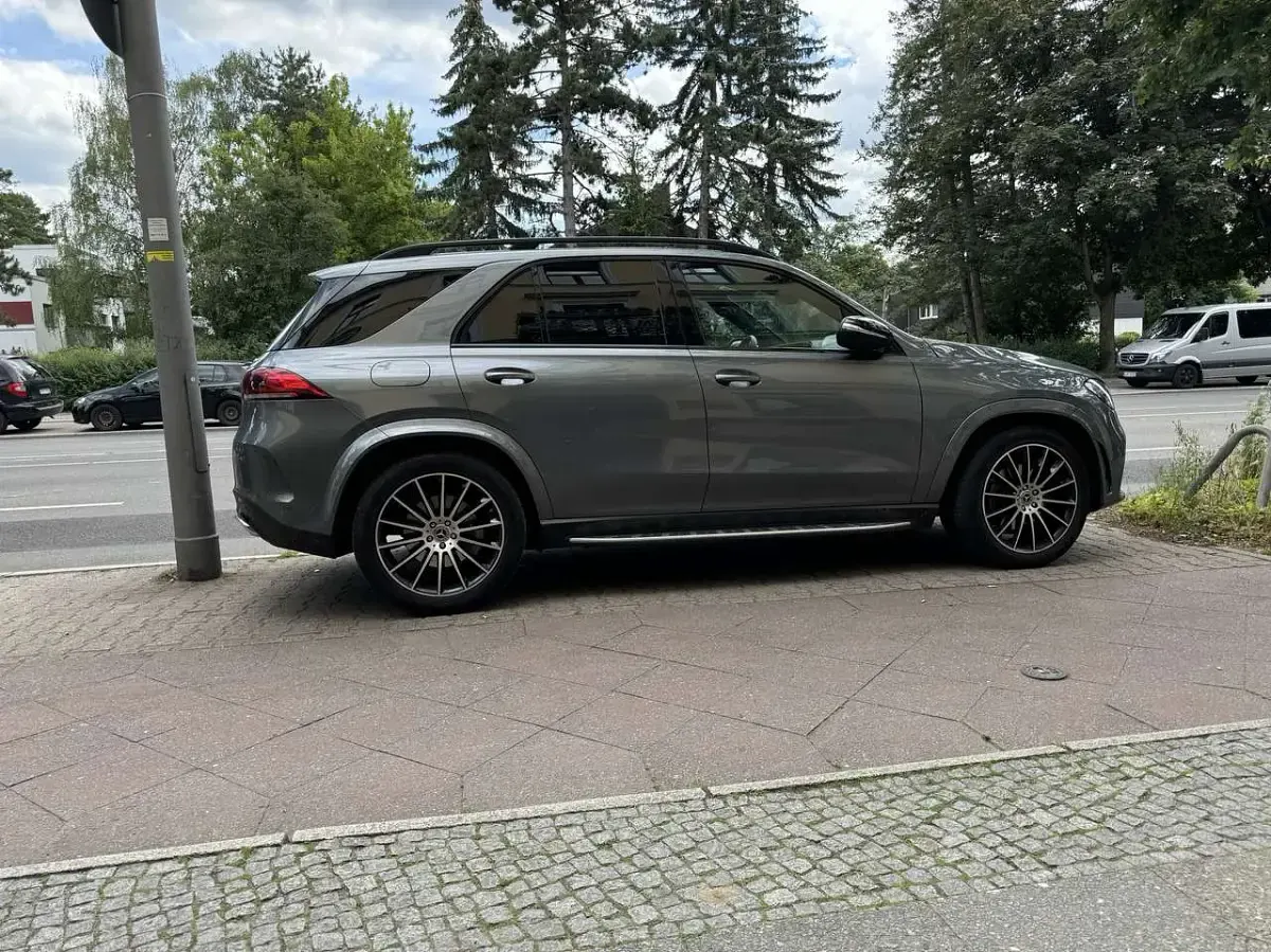 Gebraucht Mercedes GLE400 AMG line 330 PS (242 kW) 2023 Grau SUV