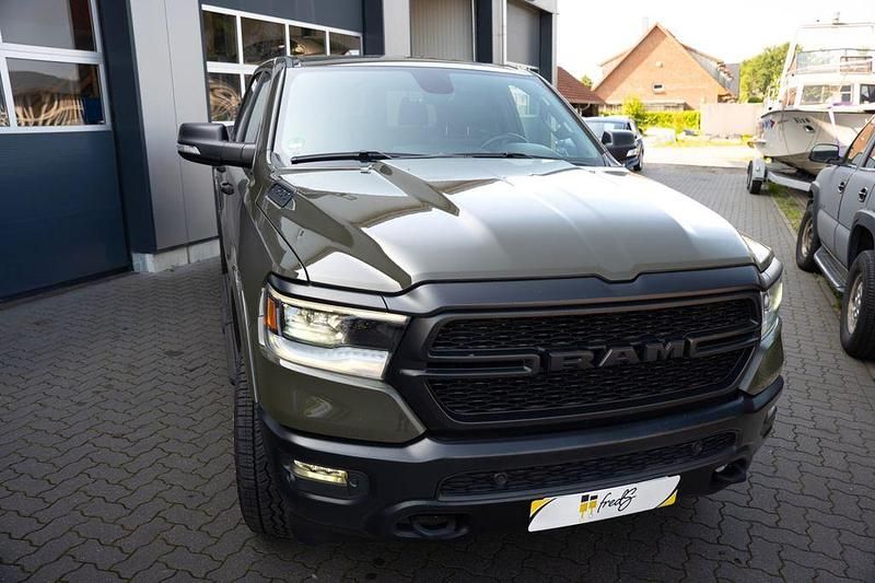 Grün Gebraucht 2021 Dodge Ram Abholung | 54.450 € (Etwas zu teuer) - Bild 1/4