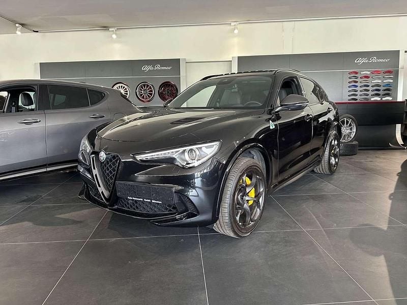Schwarz Gebraucht 2021 Alfa Romeo Stelvio Quadrifoglio SUV | 58.990 € (Teuer) - Bild 1/4