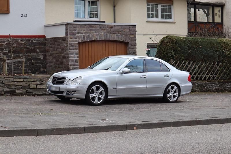Gebraucht Mercedes E320 Avantgarde 224 PS (164 kW) 2006 Silber Limousine