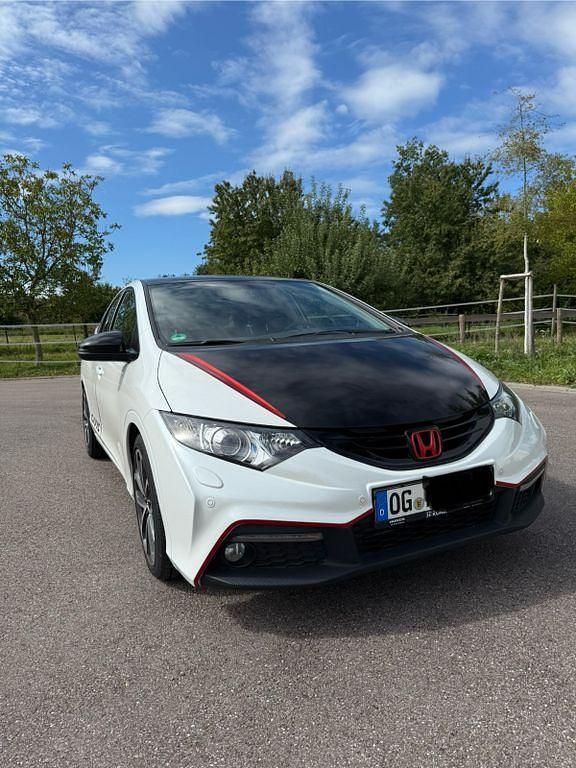 Weiß Gebraucht 2013 Honda Civic Lifestyle Limousine | 15.900 € - Bild 1/4
