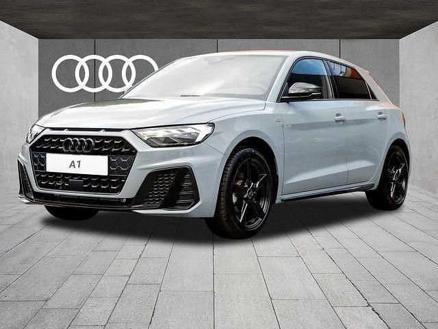Pfeilgrau perleffekt Neu 2025 Audi A1 Sportback S-Line Kleinwagen | 33.490 € (Etwas zu teuer) - Bild 1/4