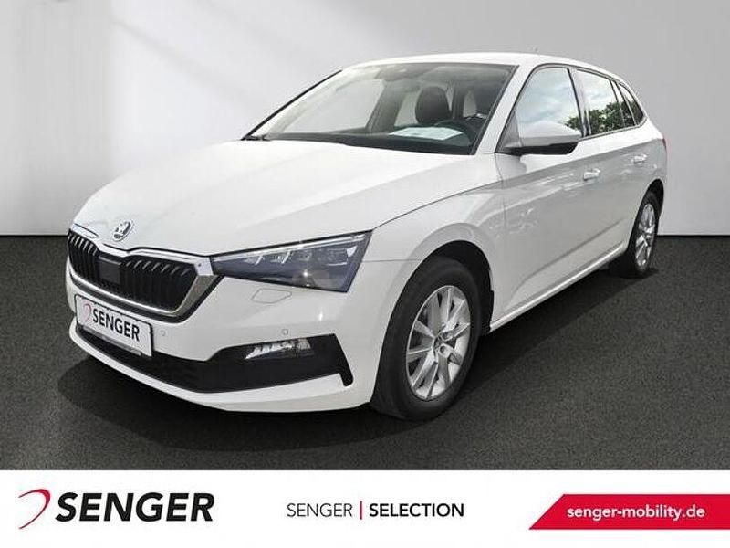 Weiss Gebraucht 2022 Skoda Scala Ambition Kleinwagen | 17.180 € (Guter Preis) - Bild 1/3