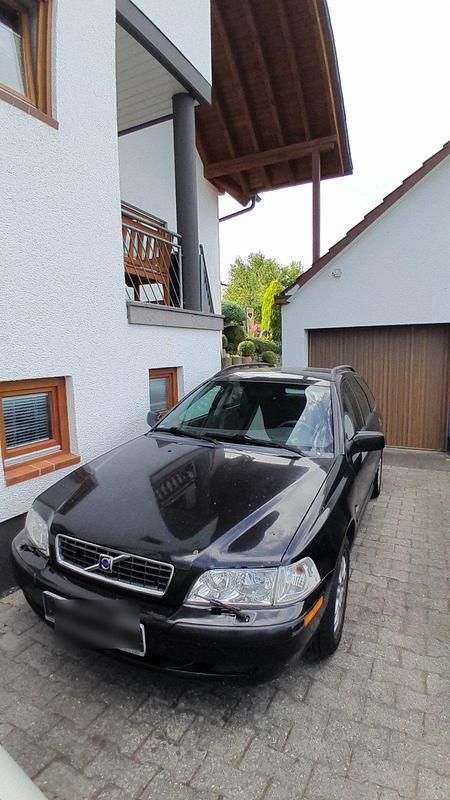 Schwarz Gebraucht 2002 Volvo V40 Kombi | 450 € (Guter Preis) - Bild 1/3