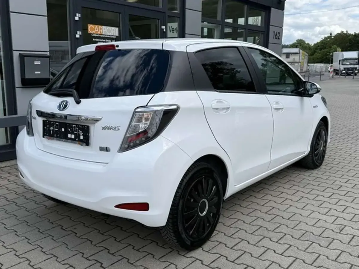 Gebraucht Toyota Yaris Comfort 75 PS (55 kW) 2014 Weiß Kleinwagen