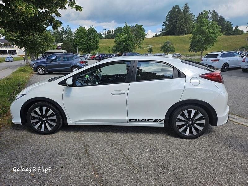 Weiß Gebraucht 2015 Honda Civic Elegance Limousine | 11.500 € (Fairer Preis) - Bild 1/4