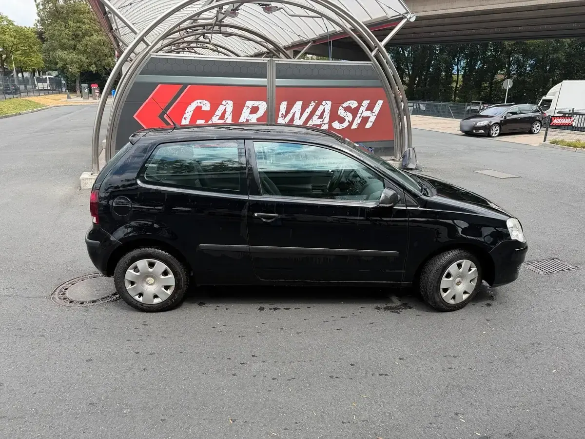 Gebraucht VW Polo 60 PS (44 kW) 2010 Schwarz Kleinwagen