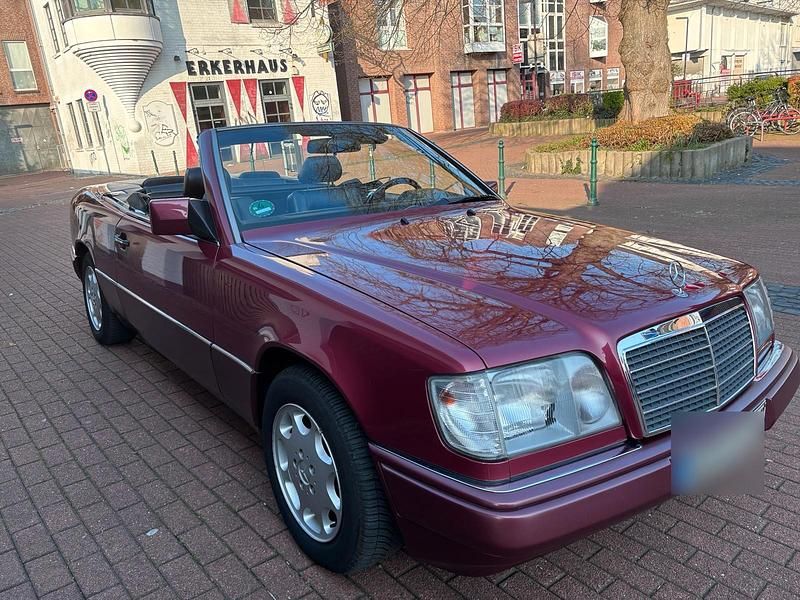 Gebraucht Mercedes E320 220 PS (161 kW) 1994 Rot Cabrio