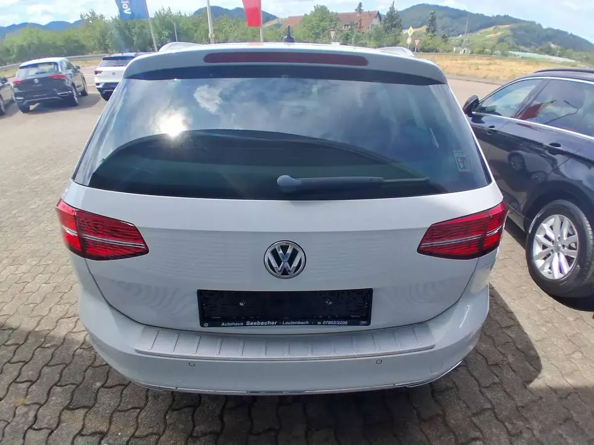 Gebraucht VW Passat Highline 239 PS (175 kW) 2015 Pure white Kombi