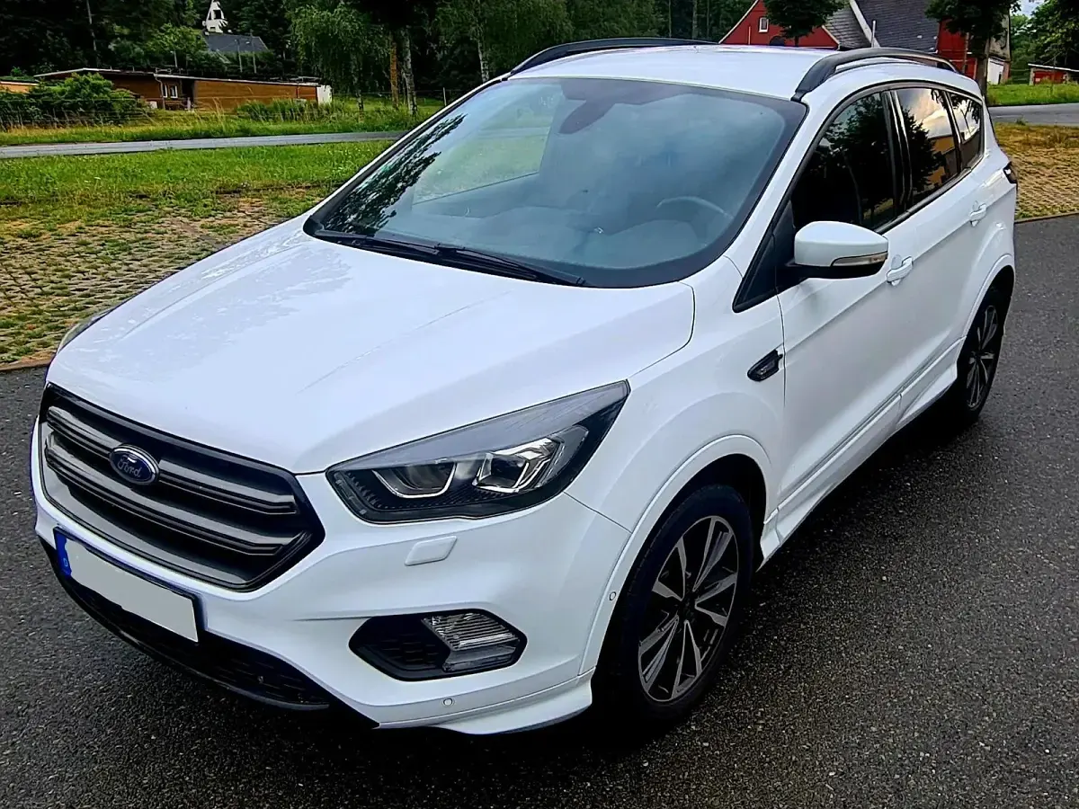 Gebraucht Ford Kuga ST-Line 150 PS (110 kW) 2017 Weiß SUV