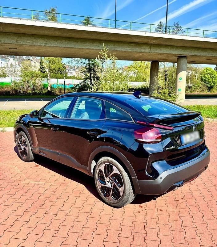 Second-hand Citroën C4 Feel 131 CP (96 kW) 2024 Negru SUV