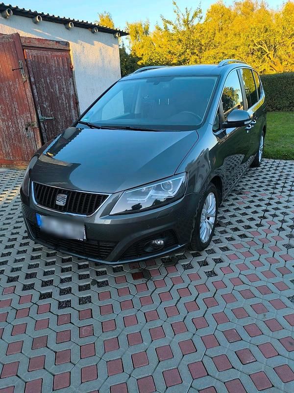 Grau Gebraucht 2011 VW Sharan Van / Kleinbus | 8.990 € (Guter Preis) - Bild 1/4