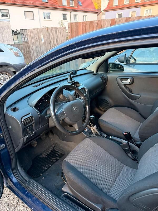 Second-hand Opel Corsa 60 CP (44 kW) 2004 Albastru Hatchback