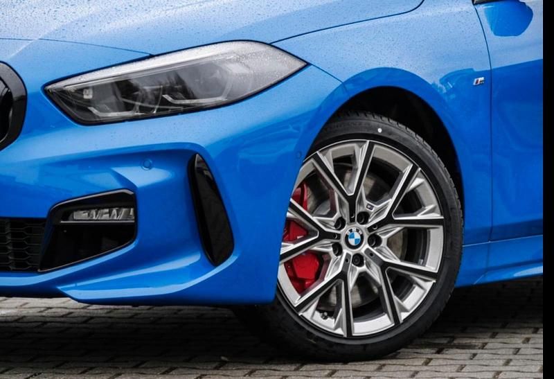 Blau Gebraucht 2023 BMW 120 M Sport Kleinwagen | 29.500 € (Fairer Preis) - Bild 1/4
