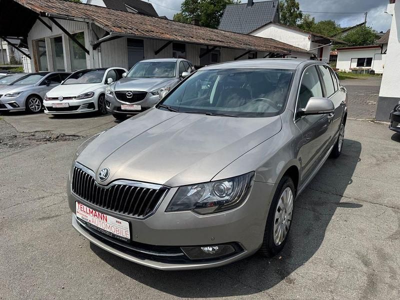 Cappuccinobeige metallic Gebraucht 2013 Skoda Superb Exclusive Limousine | 8.890 € (Guter Preis) - Bild 1/4