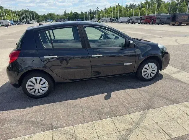 Gebraucht Renault Clio II Expression 75 PS (55 kW) 2010 Schwarz Kleinwagen