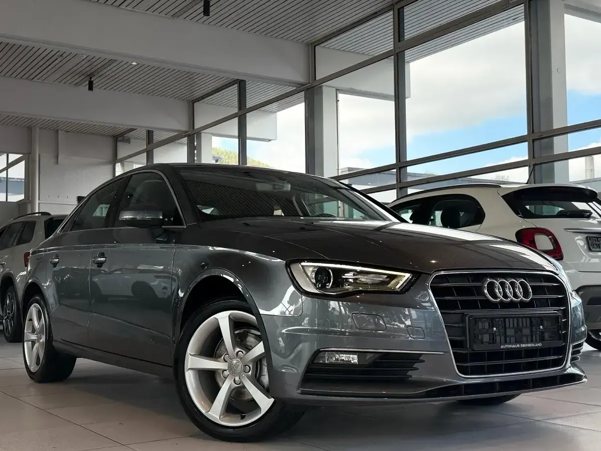 Gebraucht Audi A3 Attraction 110 PS (80 kW) 2016 Grau Limousine