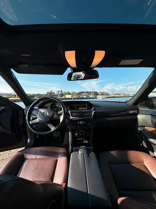 Gebraucht Mercedes E350 265 PS (194 kW) 2012 Schwarz Limousine