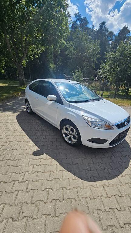 Weiß Gebraucht 2008 Ford Focus Style Limousine | 1.490 € (Fairer Preis) - Bild 1/4