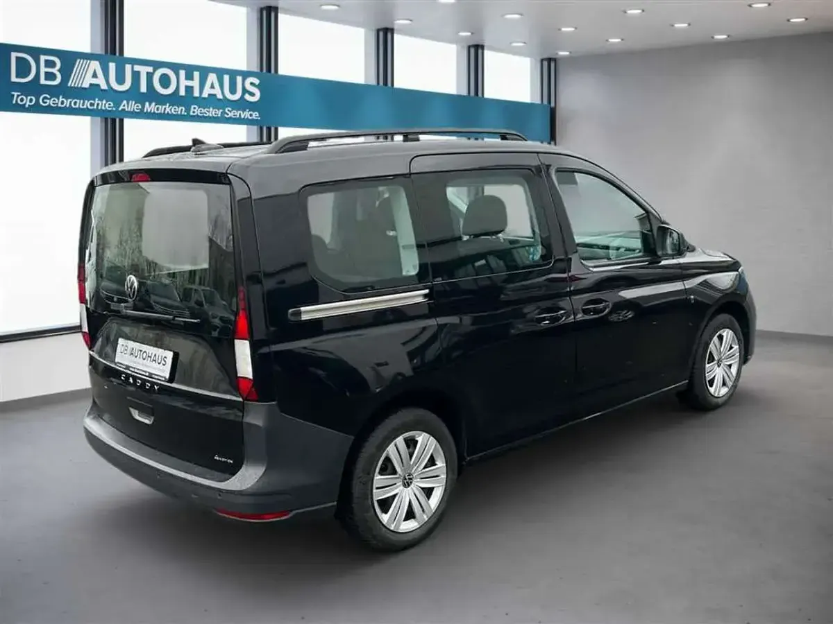 Second-hand VW Caddy 122 CP (89 kW) 2022 Negru Monovolum