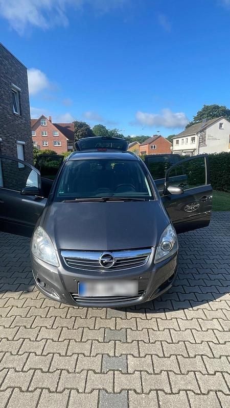 Grau Gebraucht 2009 Opel Zafira Van / Kleinbus | 4.200 € (Etwas zu teuer) - Bild 1/4