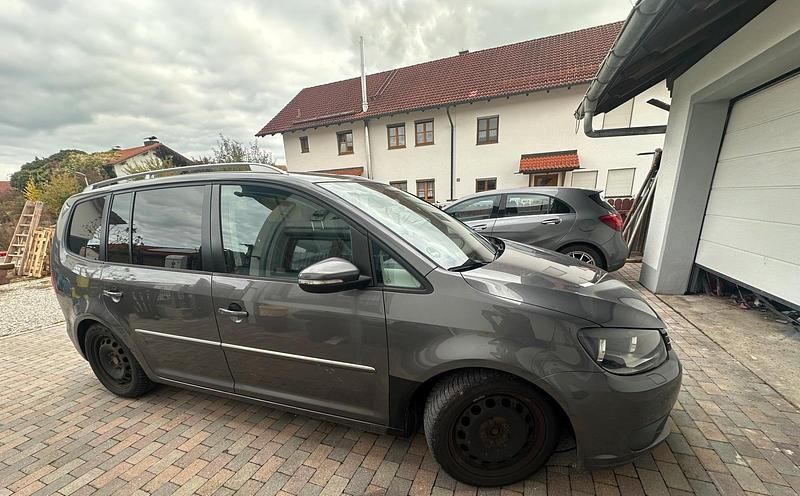 Grau Gebraucht 2010 VW Touran Van / Kleinbus | 4.300 € - Bild 1/4