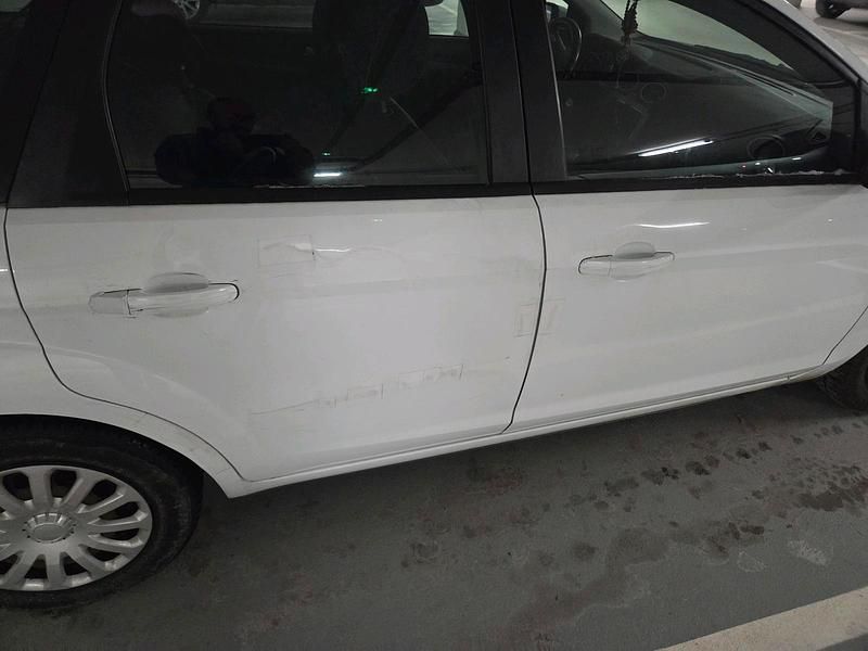 Gebraucht Ford Focus 101 PS (74 kW) 2011 Weiß Kombi