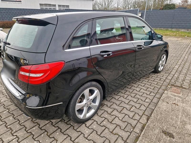 Gebraucht Mercedes B200 136 PS (100 kW) 2012 Schwarz Van / Kleinbus