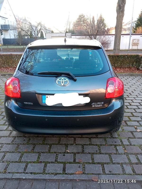 Grau Gebraucht 2008 Toyota Auris Kleinwagen | 3.350 € (Fairer Preis) - Bild 1/4