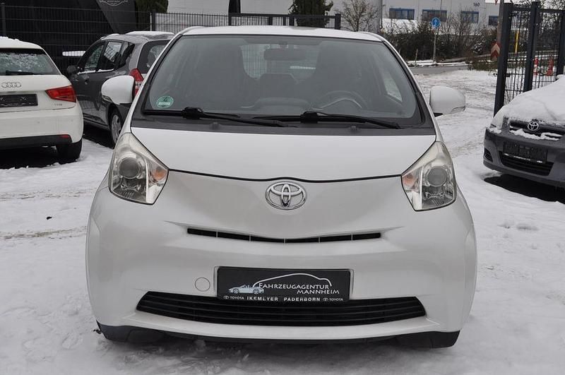 Gebraucht Toyota iQ 68 PS (50 kW) 2009 Weiß Kleinwagen