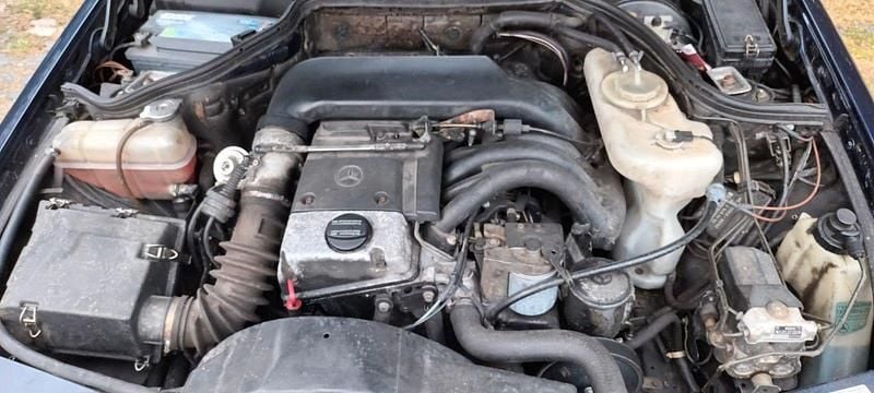 Gebraucht Mercedes E250 113 PS (83 kW) 1995 Blau Kombi