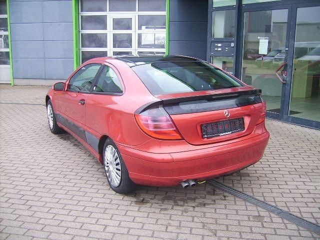Gebraucht Mercedes C180 129 PS (94 kW) 2001 Rot Coupé