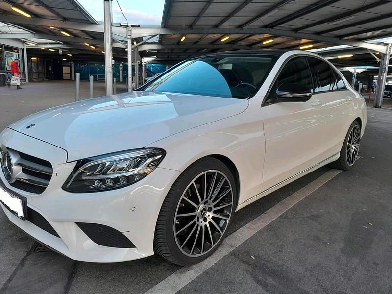 Weiß Gebraucht 2019 Mercedes C200 Limousine | 24.350 € (Teuer) - Bild 1/4