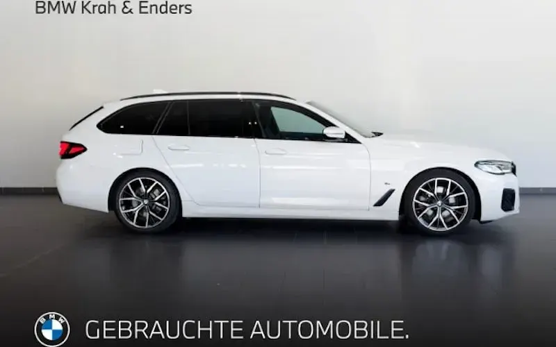 Gebraucht BMW 520 M Sport 197 PS (144 kW) 2023 Weiss Kombi