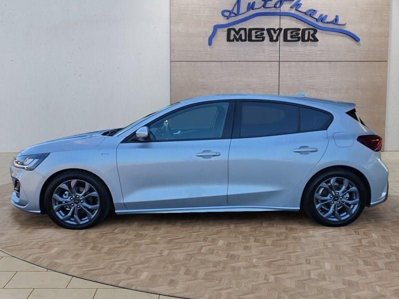 Usado Ford Focus ST-Line 116 CV (85 kW) 2025 Plateado Berlina