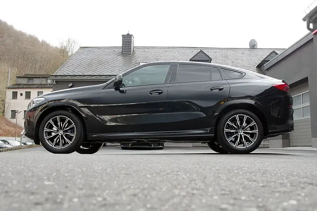 Gebraucht BMW X6 M Sport 333 PS (244 kW) 2021 Saphirschwarz (metallic) SUV