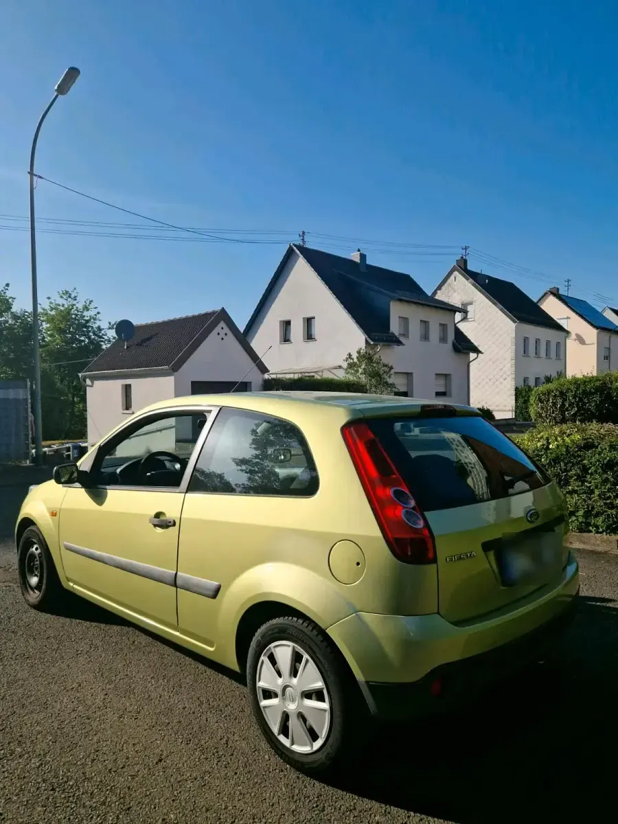Gebraucht Ford Fiesta 60 PS (44 kW) 2005 Grün Kleinwagen