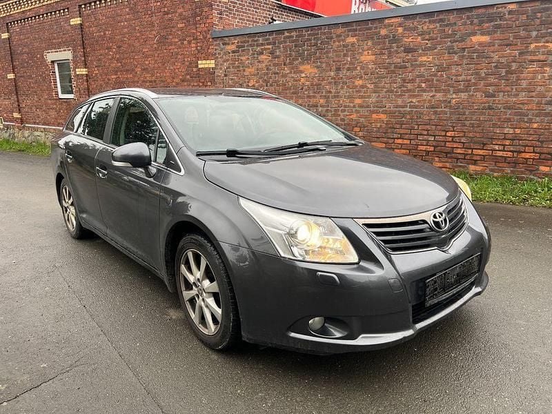 Gebraucht Toyota Avensis Sol 150 PS (110 kW) 2011 Grau Kombi