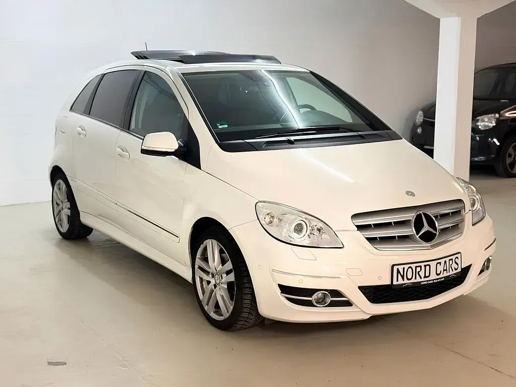 Gebraucht Mercedes B200 Sport Edition 193 PS (141 kW) 2010 Calcitweiss/zirrusweiss Van / Kleinbus