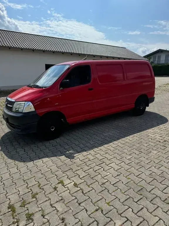 Gebraucht Toyota HiAce H4 95 PS (69 kW) 2011 Rot Van