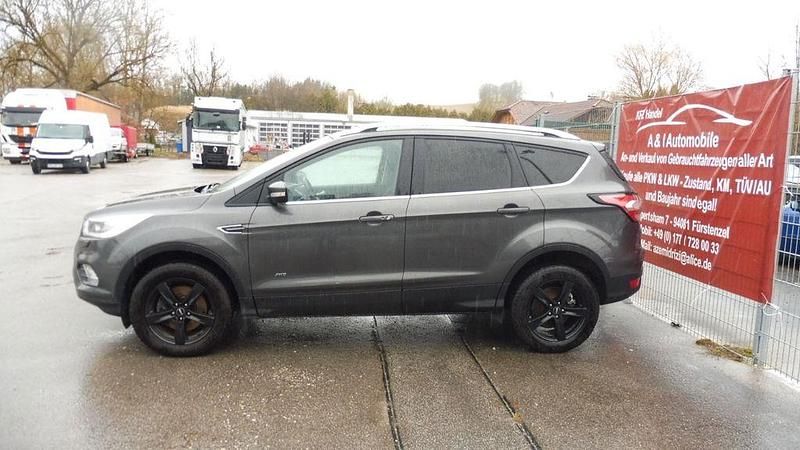 Gebraucht Ford Kuga Titanium 179 PS (131 kW) 2018 Grau SUV