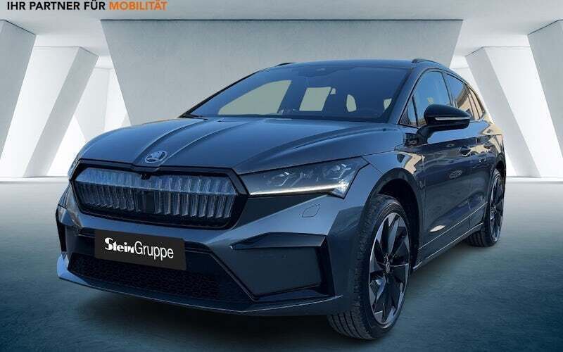 Grau Neu 2025 Skoda Enyaq iV SportLine SUV | 59.888 € - Bild 1/4