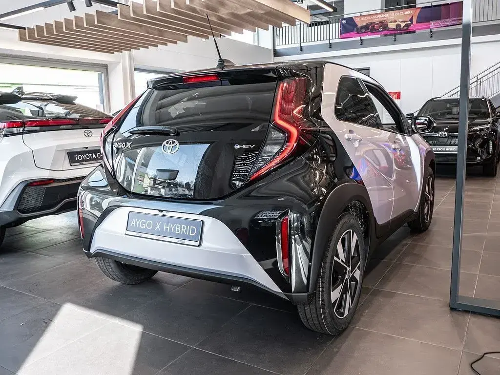 Neu Toyota Aygo X 116 PS (85 kW) 2026 Schwarz SUV