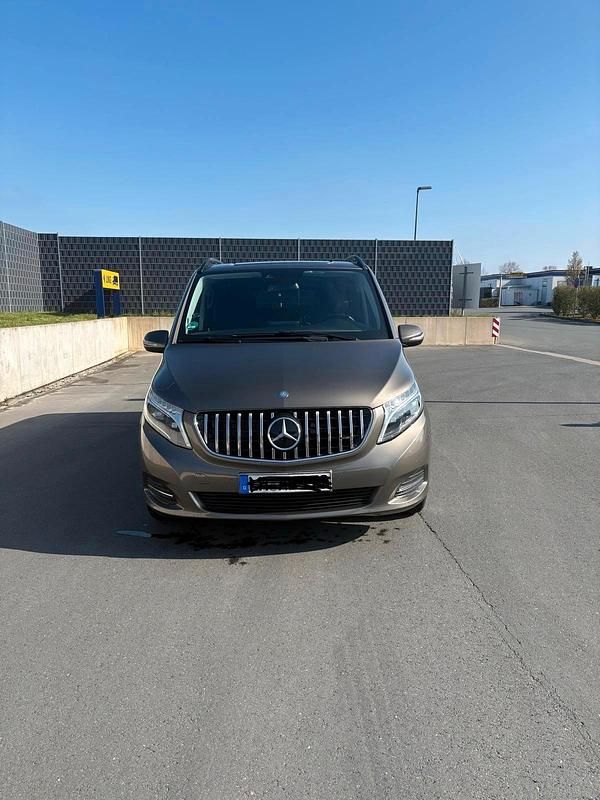 Gebraucht Mercedes V250 190 PS (139 kW) 2016 Braun Van / Kleinbus