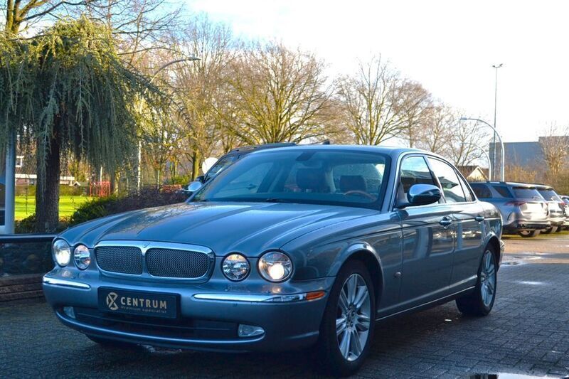 Grau Gebraucht 2007 Jaguar XJ Executive Limousine | 6.450 € (Superpreis) - Bild 1/4