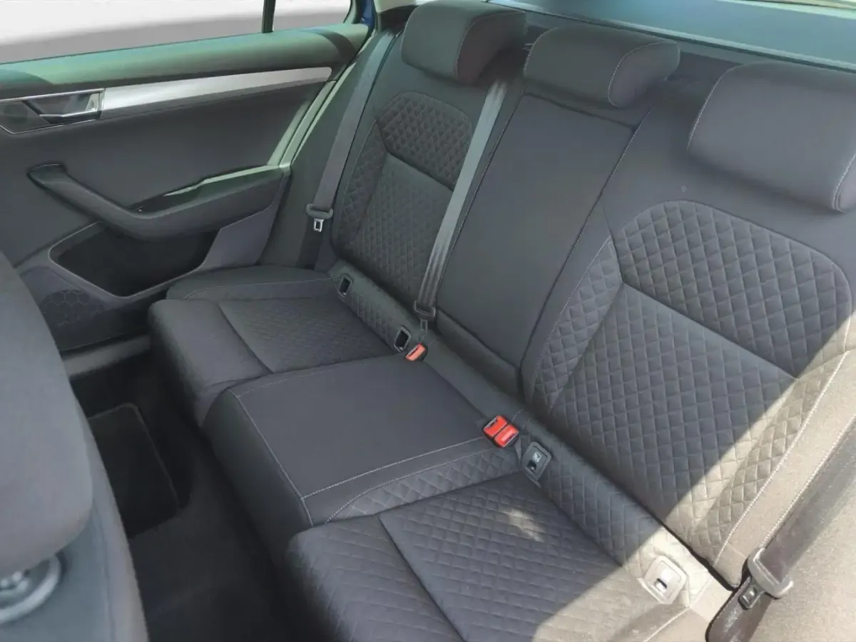 Gebraucht Skoda Superb Ambition 218 PS (160 kW) 2021 Blau Kombi