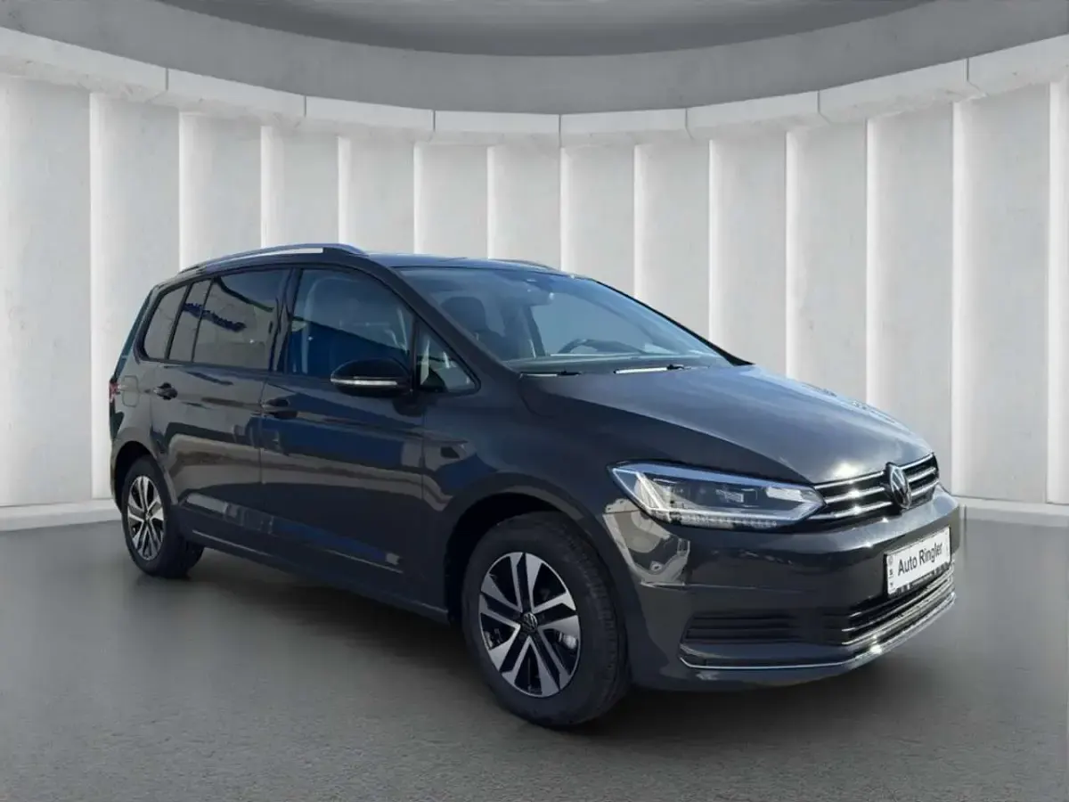 Neu VW Touran Comfortline 150 PS (110 kW) 2026 Grau Van / Kleinbus
