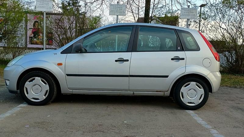 Gebraucht Ford Fiesta 80 PS (58 kW) 2003 Silber Kleinwagen