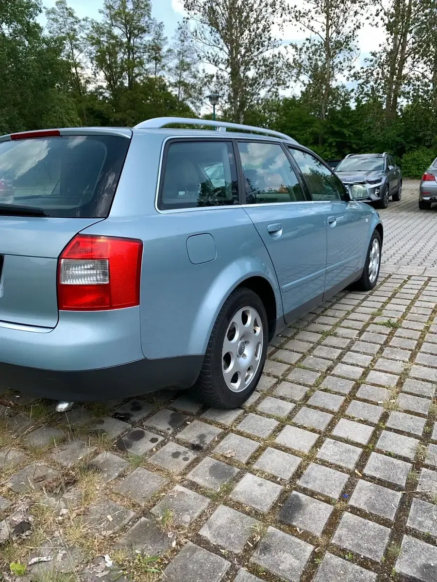 Gebraucht Audi A4 132 PS (97 kW) 2001 Blau Kombi